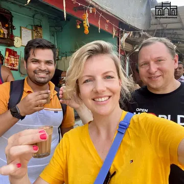 Savor the authentic flavors of Mumbai with our guided food tour. Discover iconic street food, legendary local eateries, and mouthwatering culinary treats across the city.