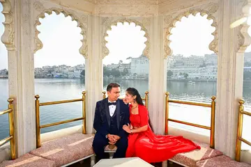 Explore Udaipur on a city sightseeing tour. Visit City Palace, Lake Pichola, Jagdish Temple, Saheliyon Ki Bari and more with Mumbai Dream Tours.
