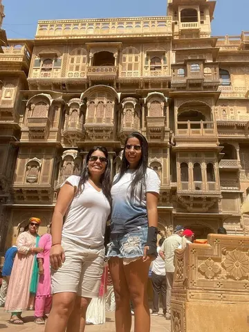Explore Jaisalmer on a guided city tour featuring Jaisalmer Fort, Patwon Ki Haveli, Jain temples, Gadisar Lake, and the Golden City's rich heritage.