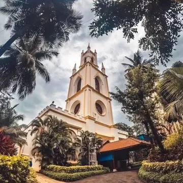 Step back in time with our guided Mumbai Heritage Walk. Discover magnificent colonial architecture, historic landmarks, and rich cultural stories in South Mumbai's iconic Fort district.