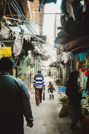 Discover local life, small businesses and community stories on a guided Delhi Slum Tour. Learn about urban culture and everyday life with Mumbai Dream Tours.