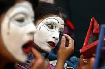 Delhi Street Performer Walk