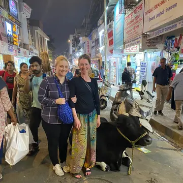 Immerse yourself in the vibrant colors and aromas of Mumbai with our guided market tour. Explore iconic bazaars, spice markets, and antique hubs for the ultimate shopping adventure.