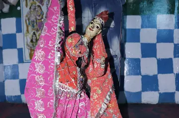 Delhi Street Performer Walk