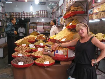 Best street shopping Tour in Mumbai with Mumbai Dream Tours!