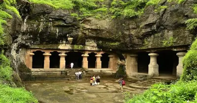 Elephanta Caves & Bollywood Studio Tour – Best Mumbai Day Combo